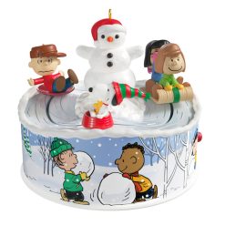 Hallmark - The Peanuts Gang Let's Go Sledding! Musical Ornament With Light and Motion