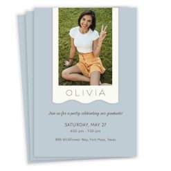 Hallmark - Scalloped Edge Frame Flat Graduation Party Invitation